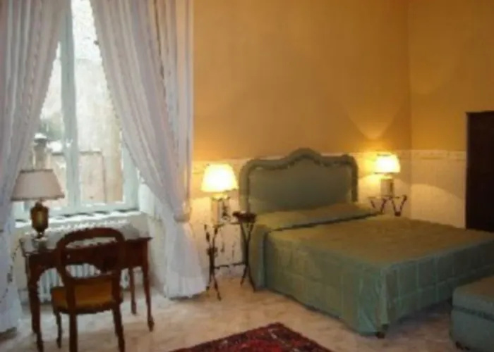 Napolimia Boutique
